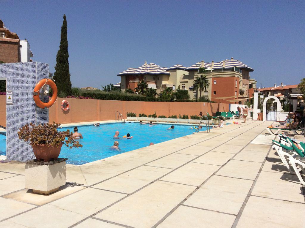 Se alquila  31/05/26  y desde 01/09/2026 hasta 30/06/2027 bonito apartamento con vistas al mar en Benalmádena