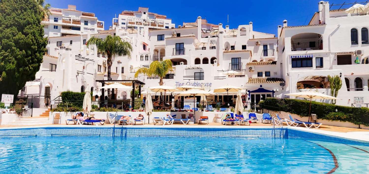 Se alquila  31/05/26  y desde 01/09/2026 hasta 30/06/2027 bonito apartamento con vistas al mar en Benalmádena