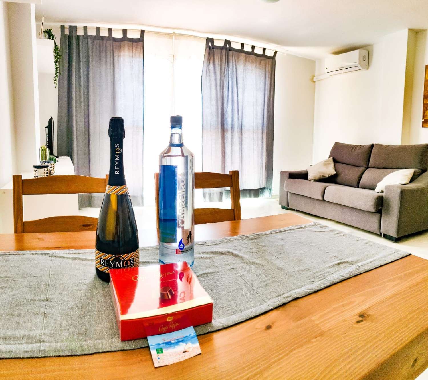 Se alquila  31/05/26  y desde 01/09/2026 hasta 30/06/2027 bonito apartamento con vistas al mar en Benalmádena