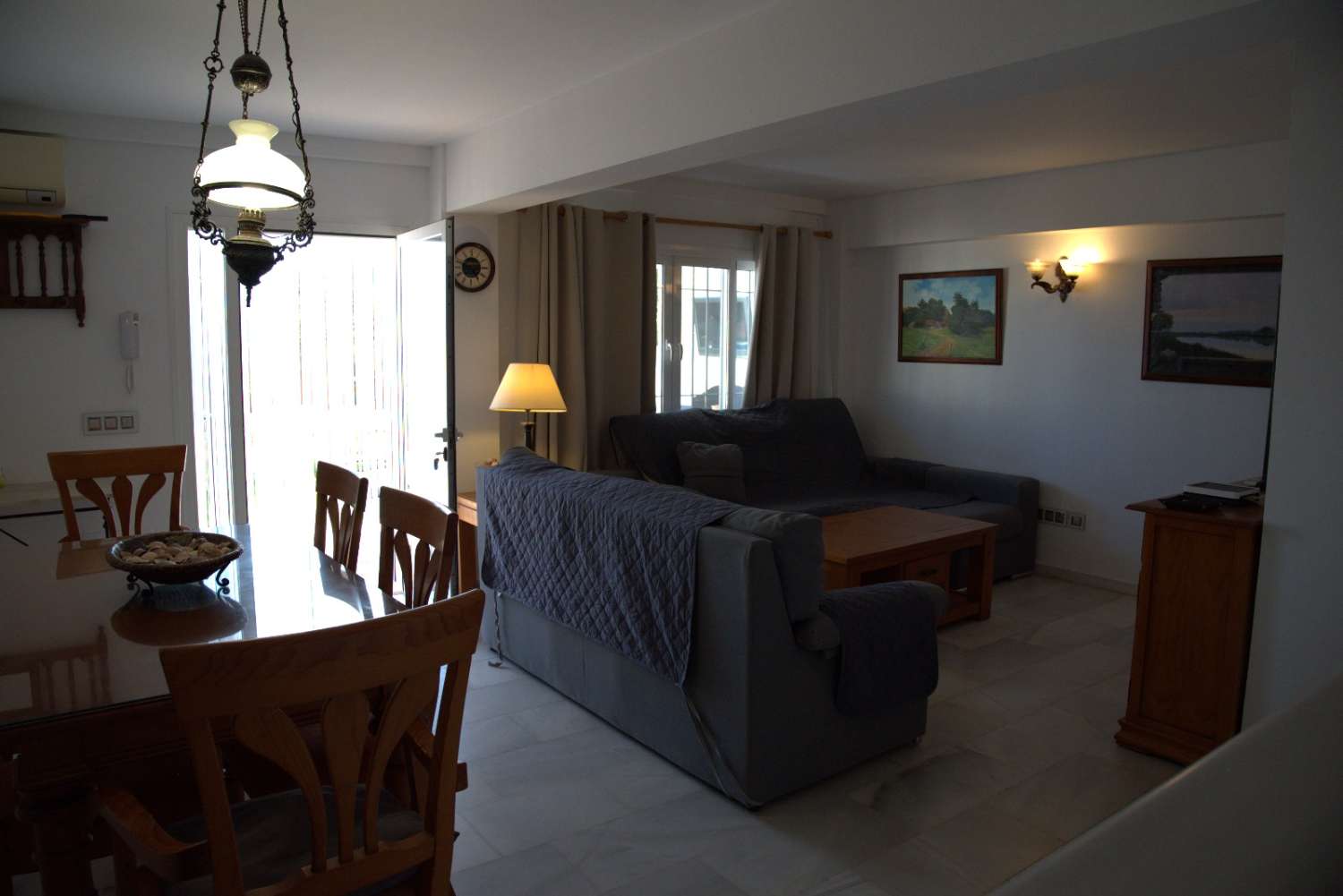 Se alquila  desde 01/09/2026 hasta 30/06/2027, bonito piso en 1ra línea de playa en Fuengirola .