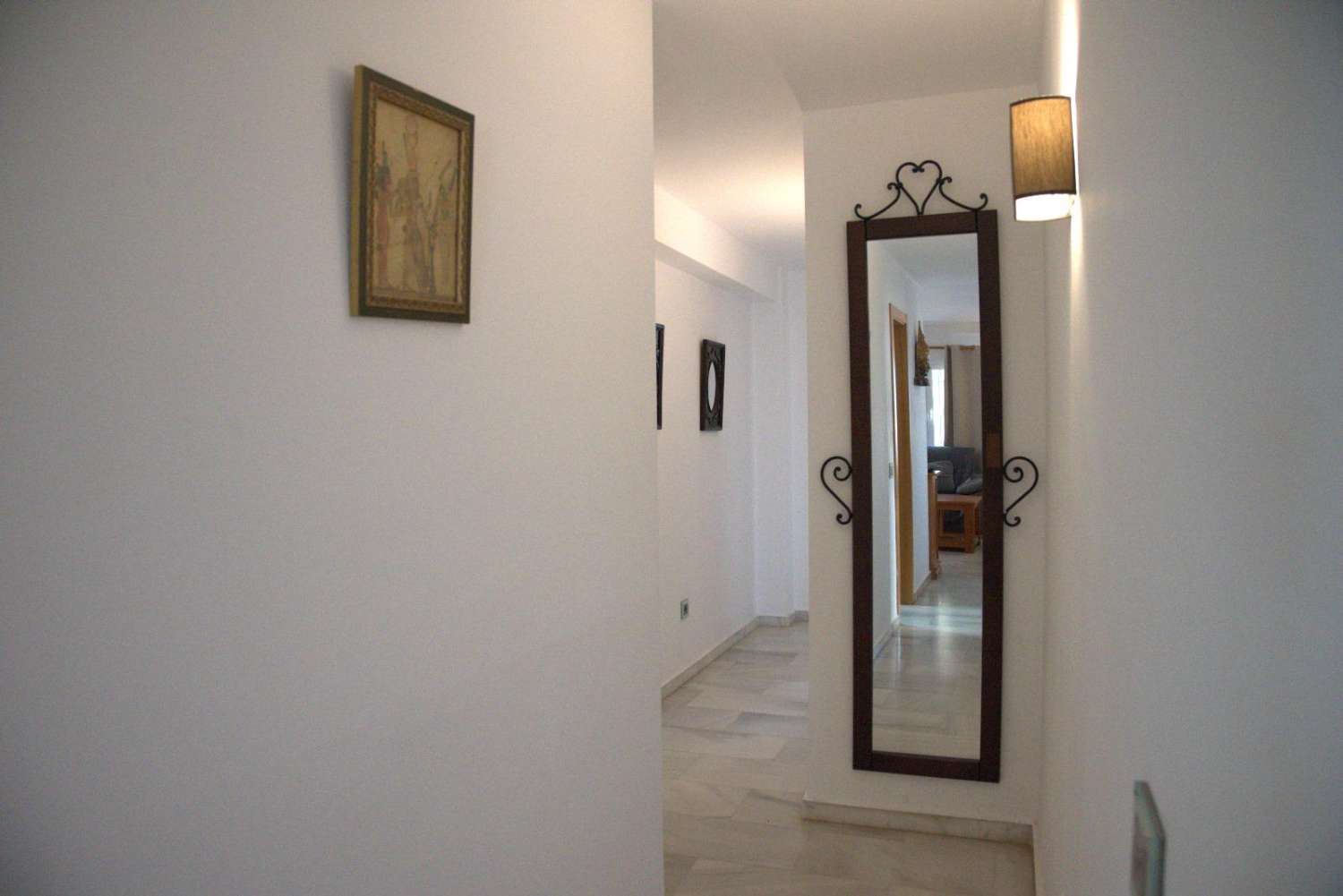 Se alquila  desde 01/09/2026 hasta 30/06/2027, bonito piso en 1ra línea de playa en Fuengirola .