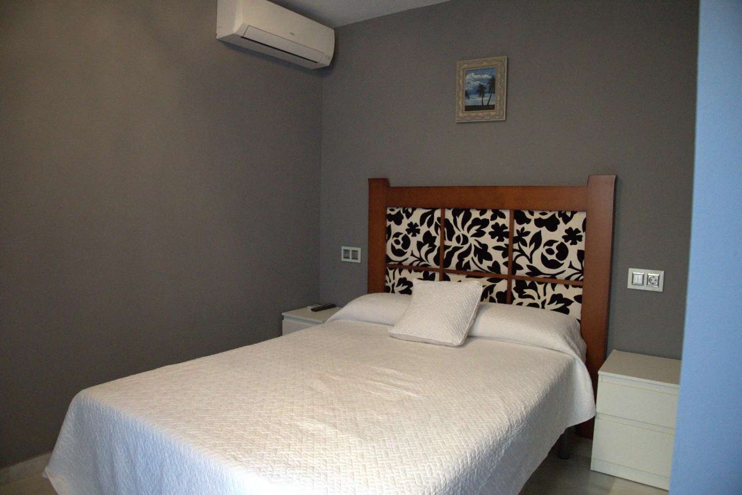 Se alquila  desde 01/09/2026 hasta 30/06/2027, bonito piso en 1ra línea de playa en Fuengirola .