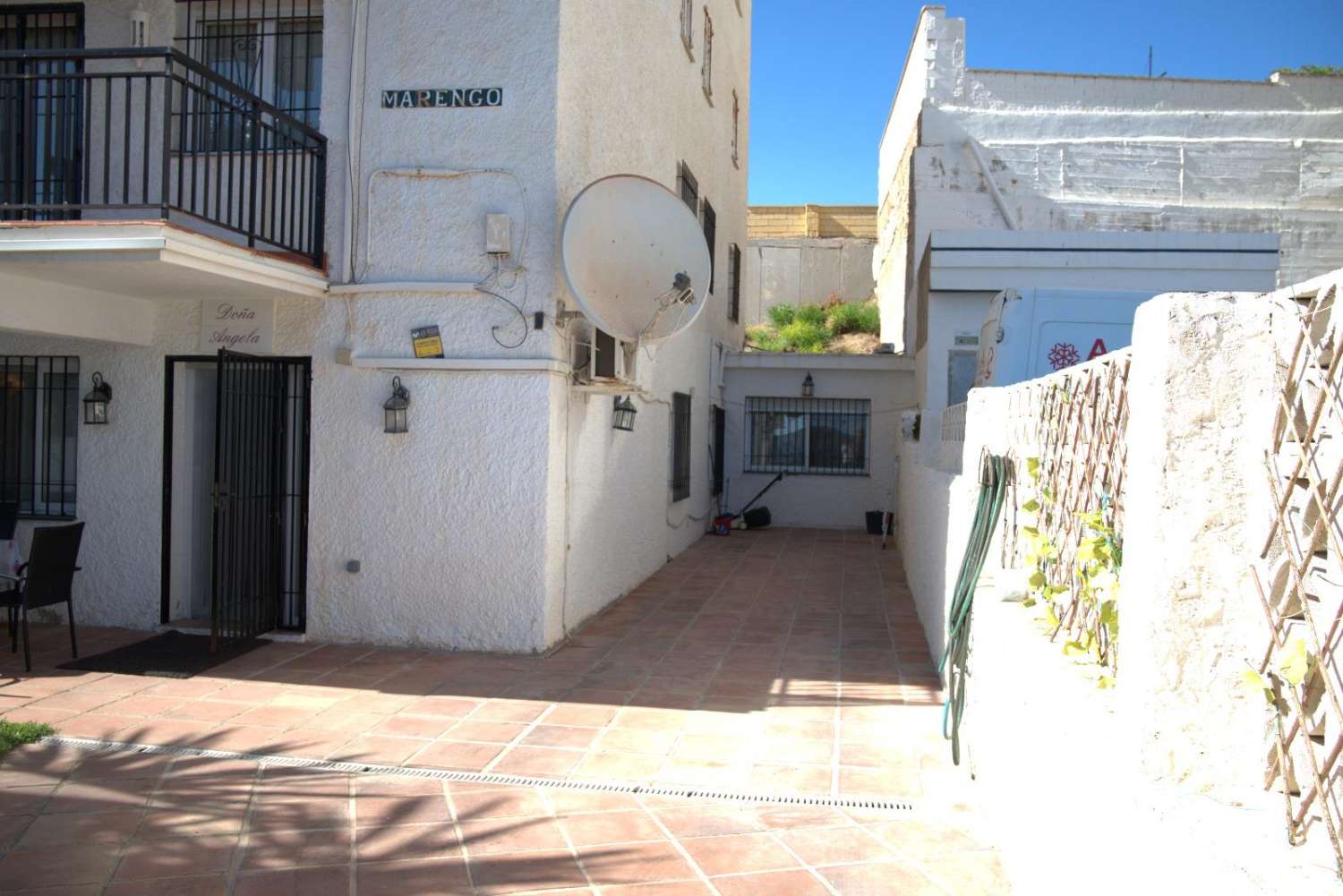 Se alquila  desde 01/09/2026 hasta 30/06/2027, bonito piso en 1ra línea de playa en Fuengirola .