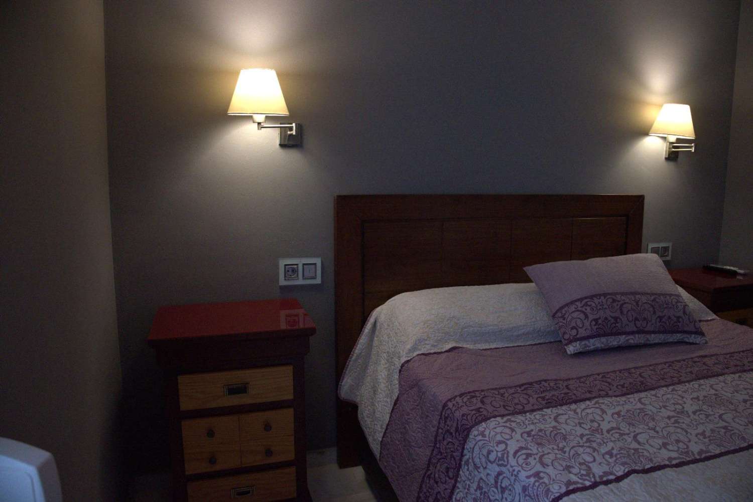 Se alquila  desde 01/09/2026 hasta 30/06/2027, bonito piso en 1ra línea de playa en Fuengirola .