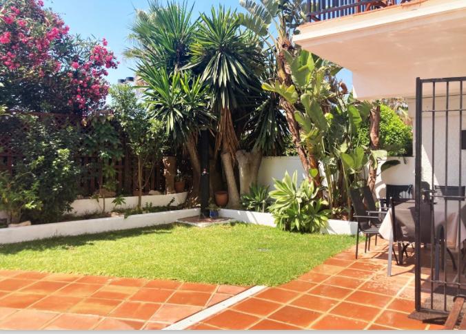 Se alquila  desde 01/09/2026 hasta 30/06/2027, bonito piso en 1ra línea de playa en Fuengirola .