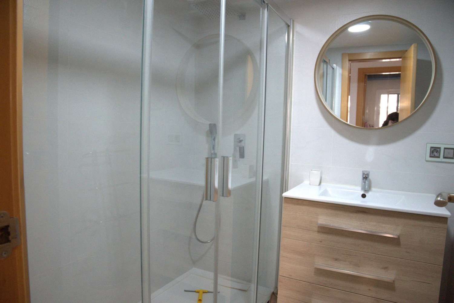 Se alquila  desde 01/09/2026 hasta 30/06/2027, bonito piso en 1ra línea de playa en Fuengirola .