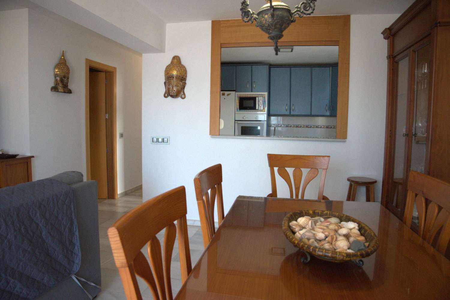 Se alquila  desde 01/09/2026 hasta 30/06/2027, bonito piso en 1ra línea de playa en Fuengirola .