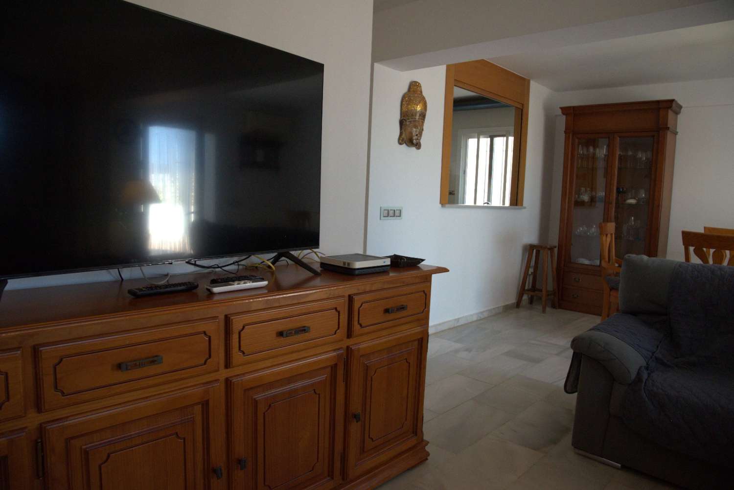 Se alquila  desde 01/09/2026 hasta 30/06/2027, bonito piso en 1ra línea de playa en Fuengirola .