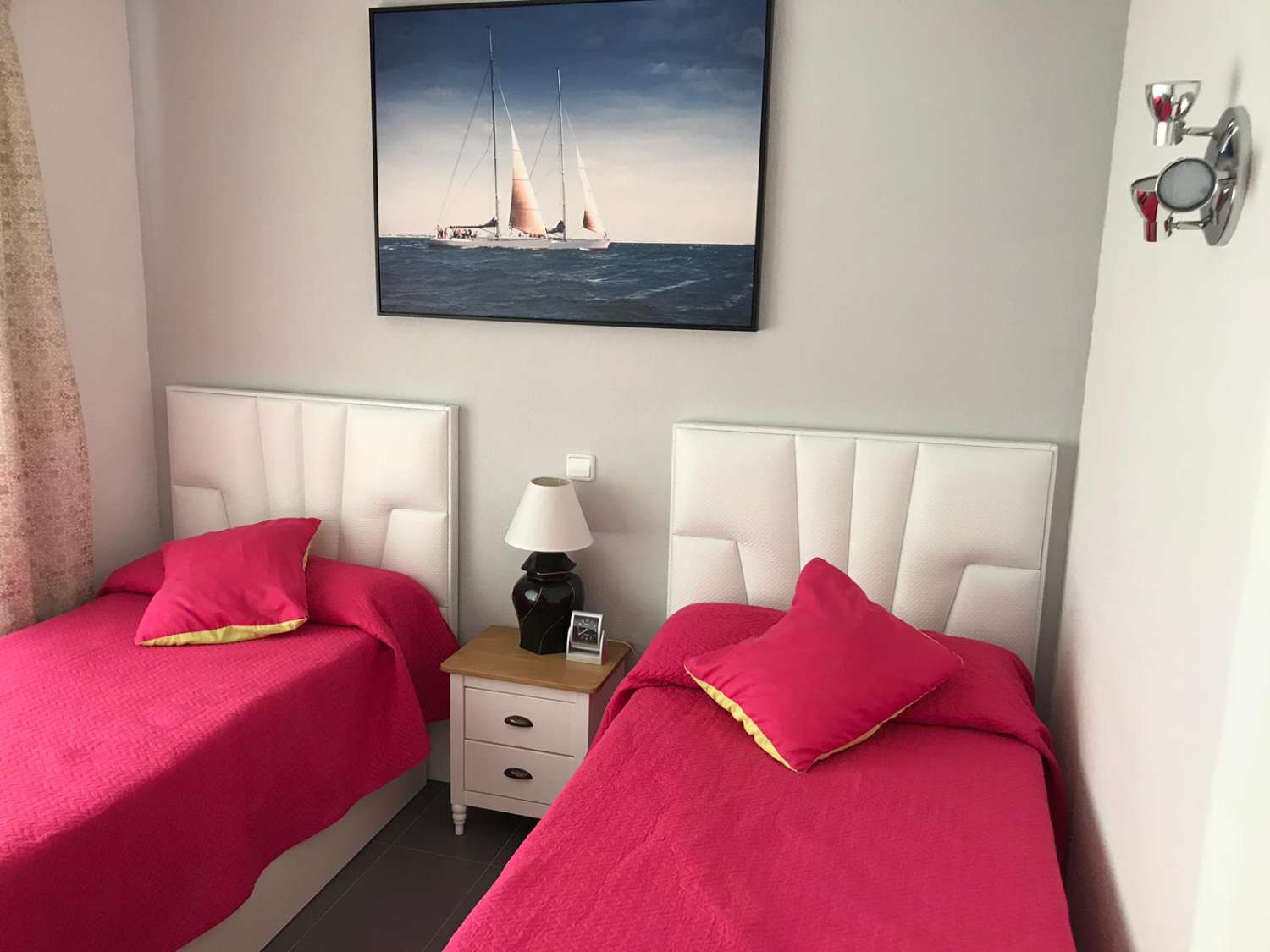 Se alquila MEDIA TEMPORADA 01/09/2026 - 30/06/2027 magnifico apartamento  en 1ª línea de playa con vistas al mar en Benalmádena.