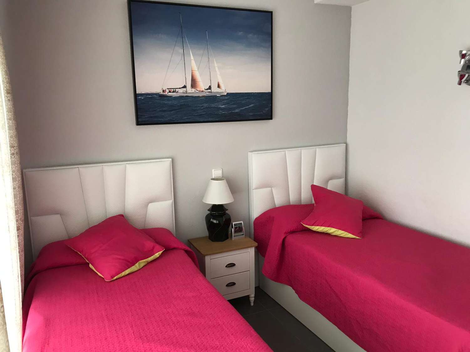 Se alquila MEDIA TEMPORADA 01/09/2026 - 30/06/2027 magnifico apartamento  en 1ª línea de playa con vistas al mar en Benalmádena.