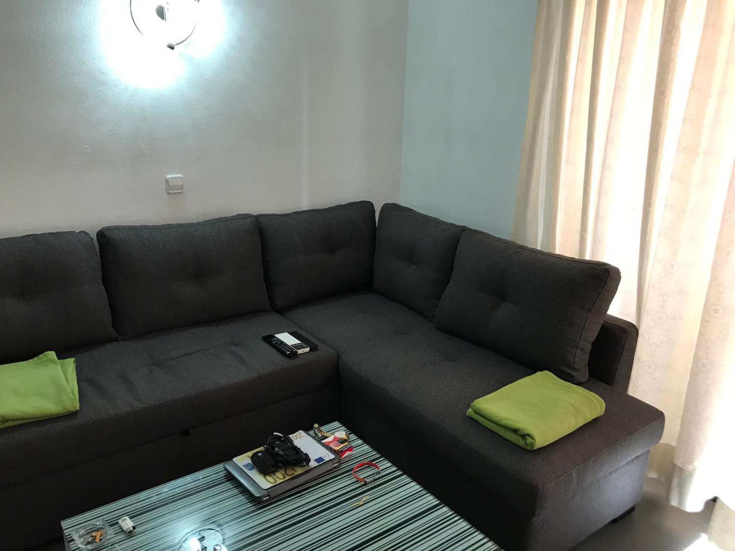 Se alquila MEDIA TEMPORADA 01/09/2026 - 30/06/2027 magnifico apartamento  en 1ª línea de playa con vistas al mar en Benalmádena.