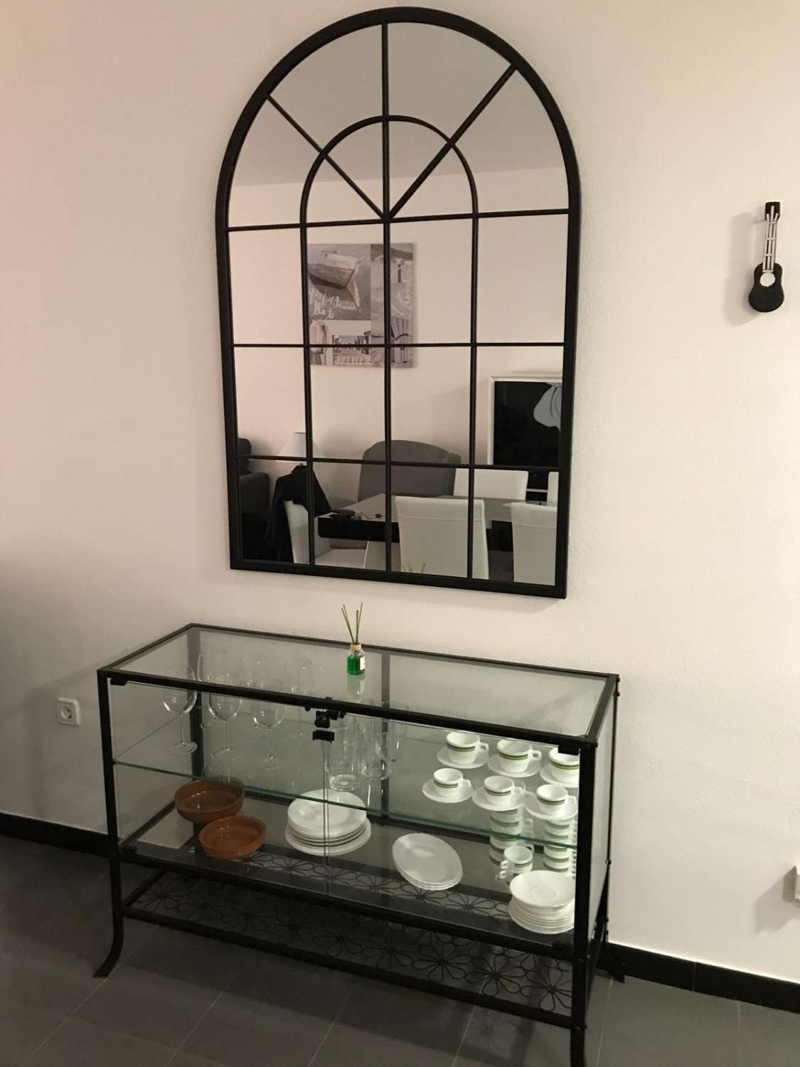 Se alquila MEDIA TEMPORADA 01/09/2026 - 30/06/2027 magnifico apartamento  en 1ª línea de playa con vistas al mar en Benalmádena.