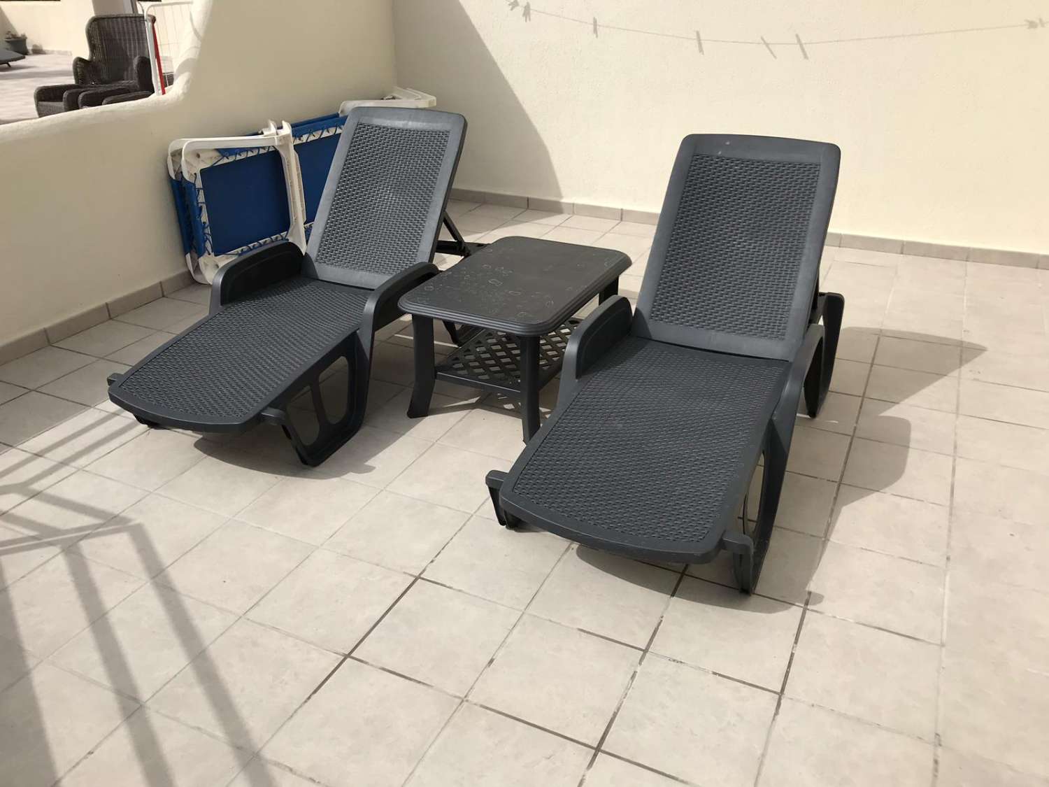 Se alquila MEDIA TEMPORADA 01/09/2026 - 30/06/2027 magnifico apartamento  en 1ª línea de playa con vistas al mar en Benalmádena.