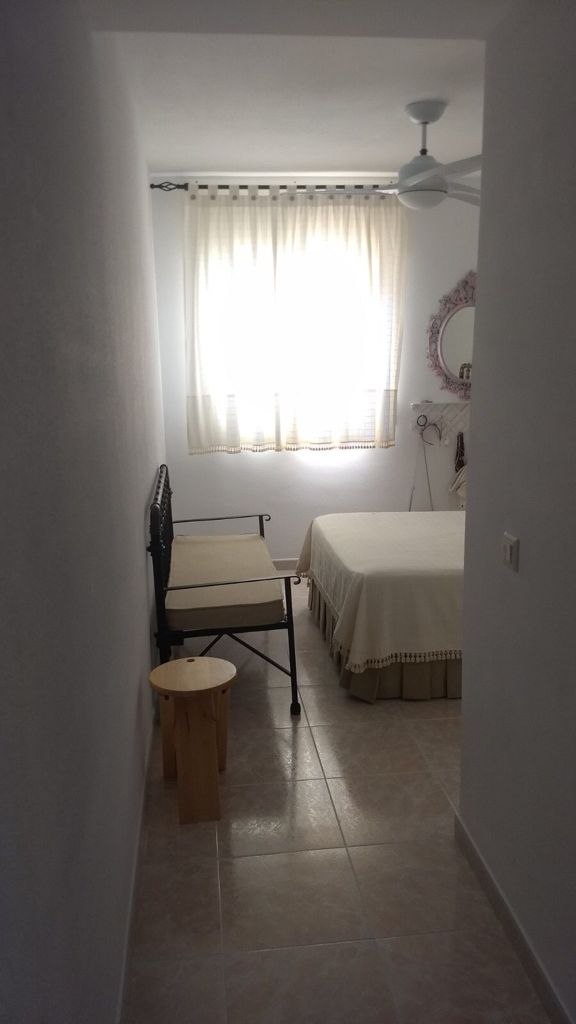 Se alquila desde 01/09/26-31/05/27 precioso apartamento  en 1ª línea de playa con vistas al mar en La Carihuela (Torremolinos).