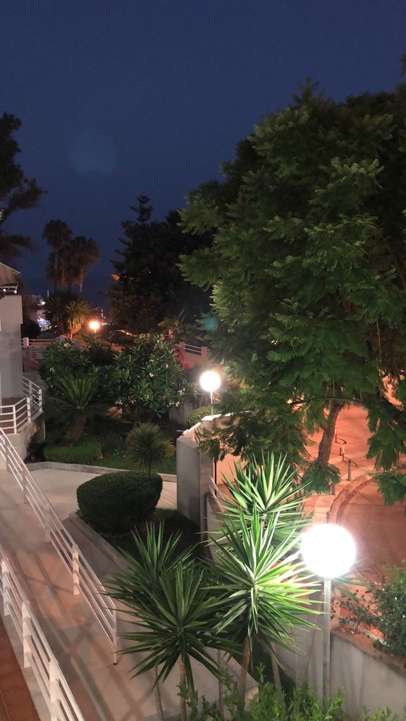 Se alquila desde 01/09/26-31/05/27 precioso apartamento  en 1ª línea de playa con vistas al mar en La Carihuela (Torremolinos).