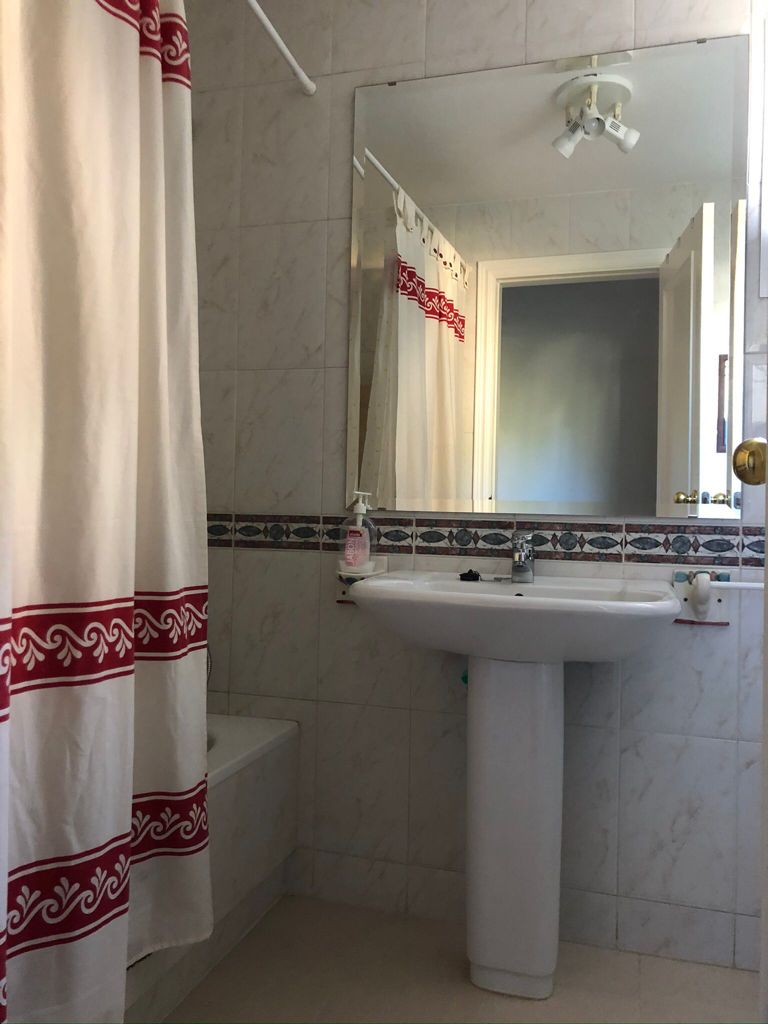 Se alquila desde 01/09/26-31/05/27 precioso apartamento  en 1ª línea de playa con vistas al mar en La Carihuela (Torremolinos).