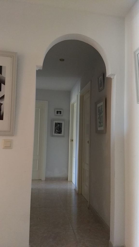 Se alquila desde 01/09/26-31/05/27 precioso apartamento  en 1ª línea de playa con vistas al mar en La Carihuela (Torremolinos).