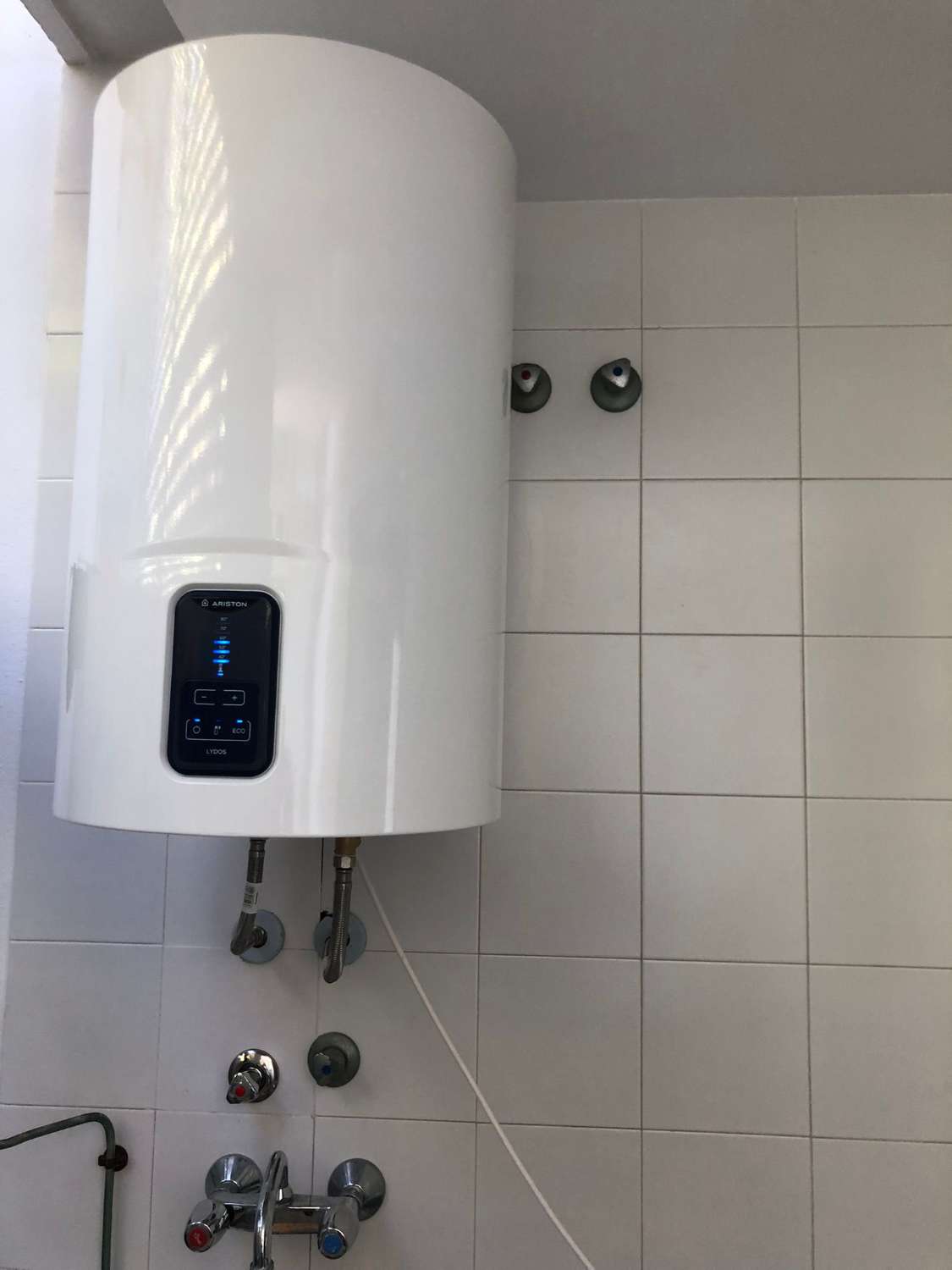 Se alquila desde 01/09/26-31/05/27 precioso apartamento  en 1ª línea de playa con vistas al mar en La Carihuela (Torremolinos).