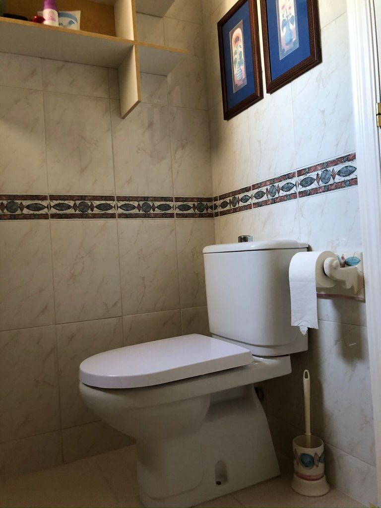 Se alquila desde 01/09/26-31/05/27 precioso apartamento  en 1ª línea de playa con vistas al mar en La Carihuela (Torremolinos).