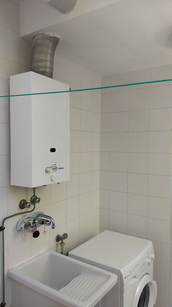 Se alquila desde 01/09/26-31/05/27 precioso apartamento  en 1ª línea de playa con vistas al mar en La Carihuela (Torremolinos).