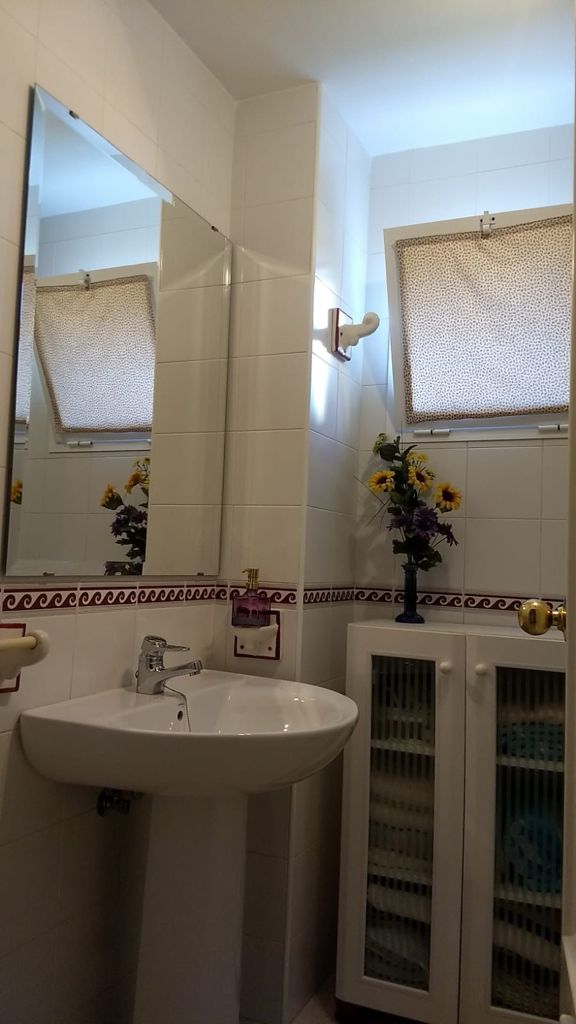 Se alquila desde 01/09/26-31/05/27 precioso apartamento  en 1ª línea de playa con vistas al mar en La Carihuela (Torremolinos).