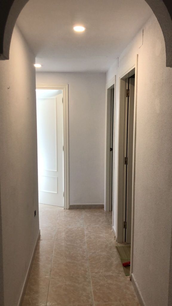 Se alquila desde 01/09/26-31/05/27 precioso apartamento  en 1ª línea de playa con vistas al mar en La Carihuela (Torremolinos).