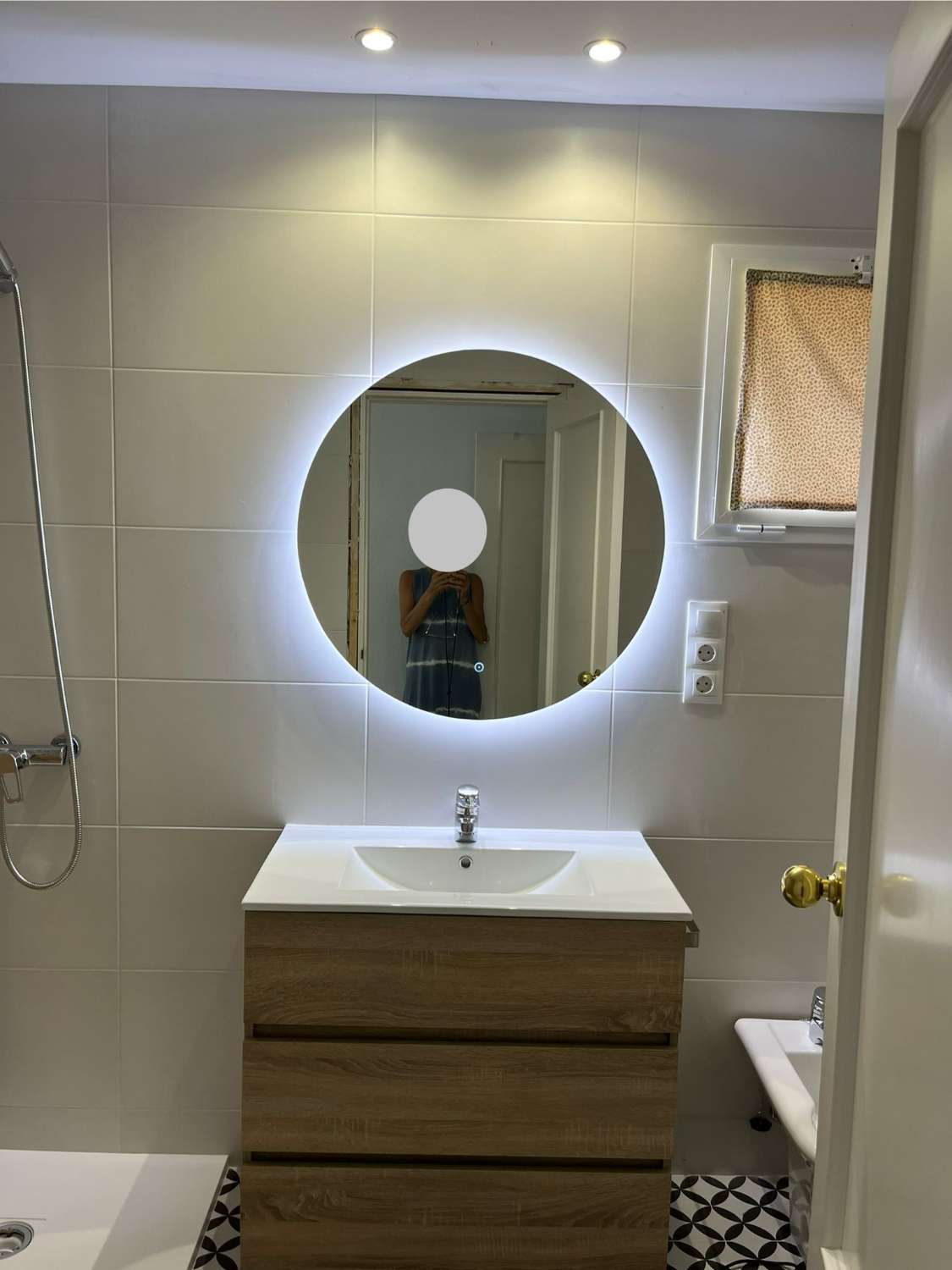 Se alquila desde 01/09/26-31/05/27 precioso apartamento  en 1ª línea de playa con vistas al mar en La Carihuela (Torremolinos).