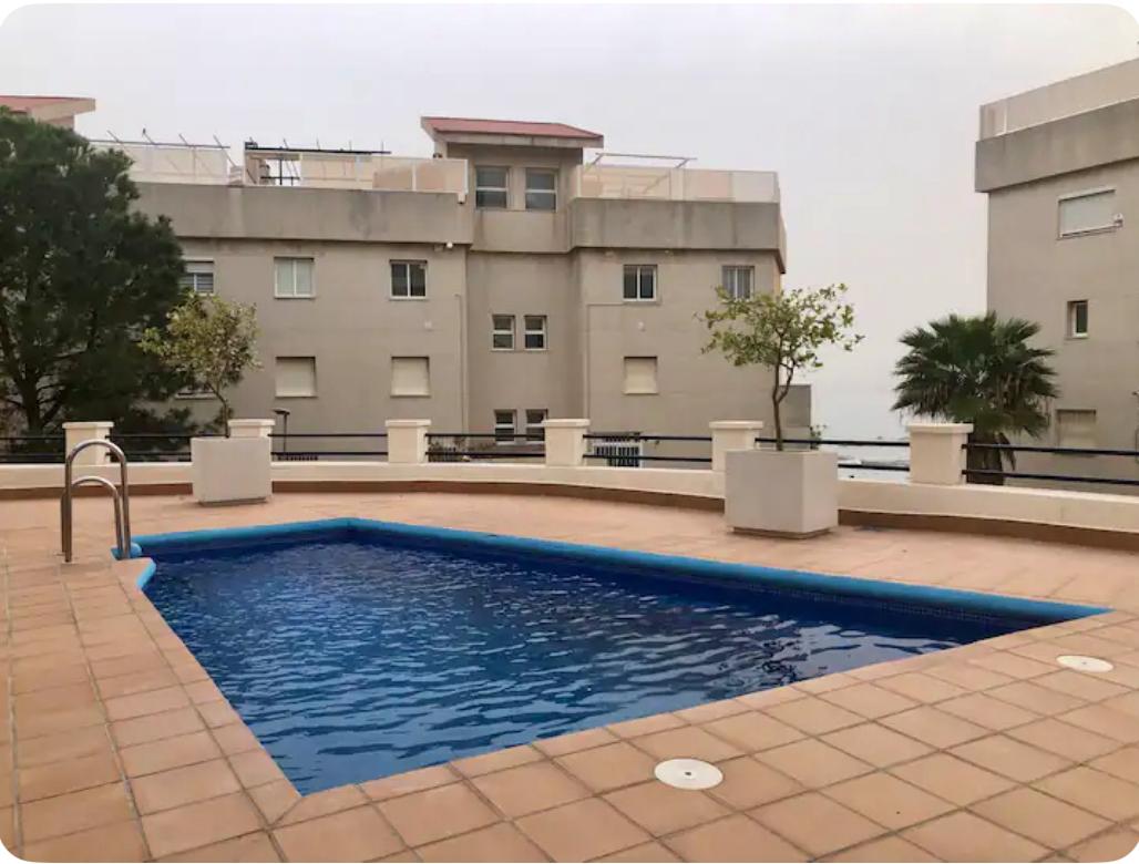 Se alquila  por larga temporada desde 01/09/25 bonito estudio en Torrequebrada cerca de la playa (Benalmádena)