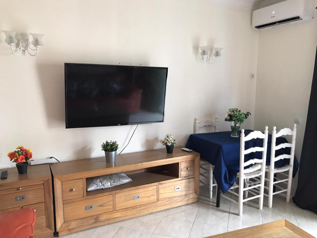 SE ALQUILA MEDIA TEMPORADA DESDE 01/09/2026 hasta el 30/06/2027  BONITO APARTAMENTO CON VISTAS AL MAR CERCA DE PUERTO MARINA EN BENALMADENA