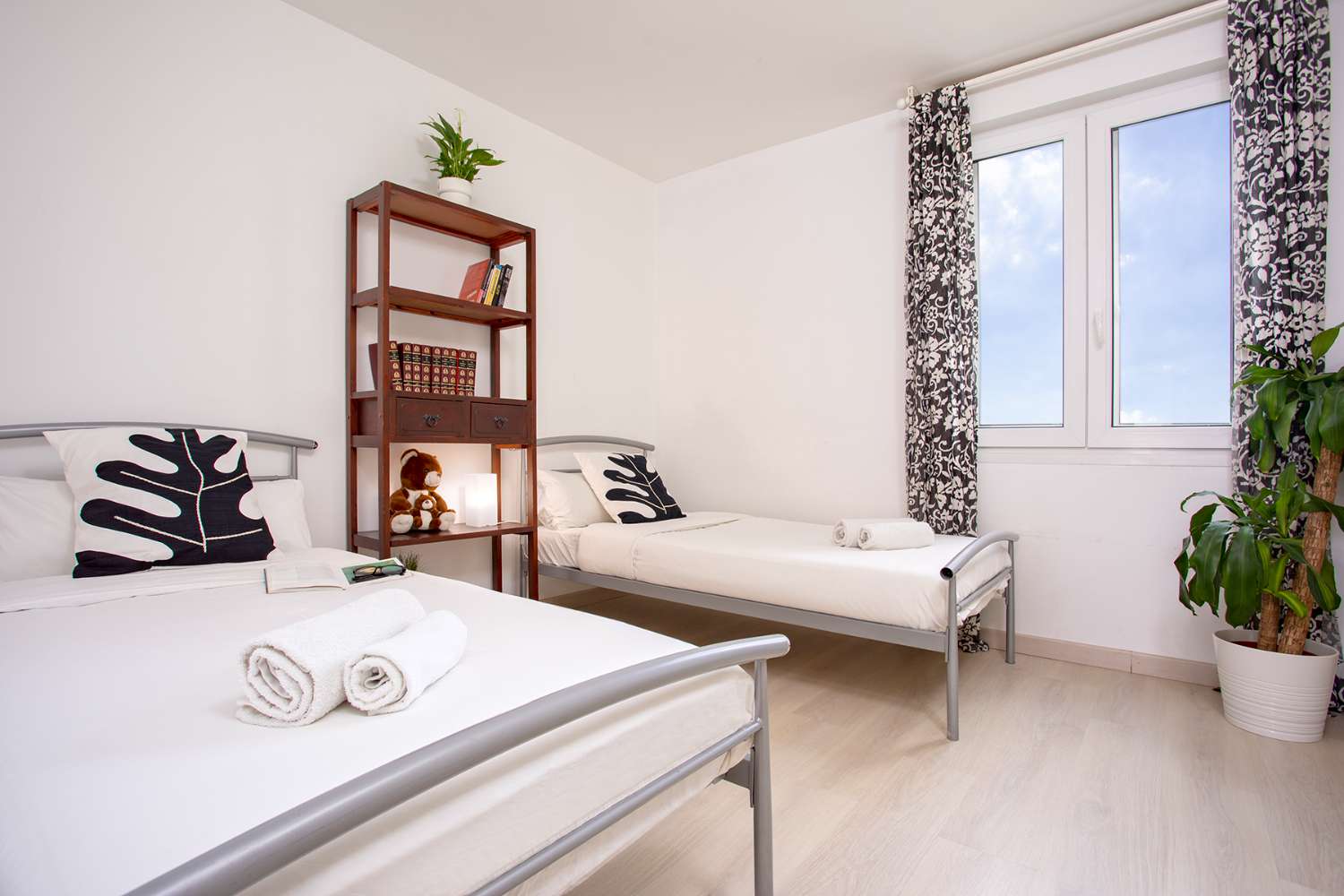 SE ALQUILA  01/09/2026 - 31/05/2027 MAGNIFICO APARTAMENTO 2 DORMITORIOS CON VISTA AL MAR EN PLAYAMAR