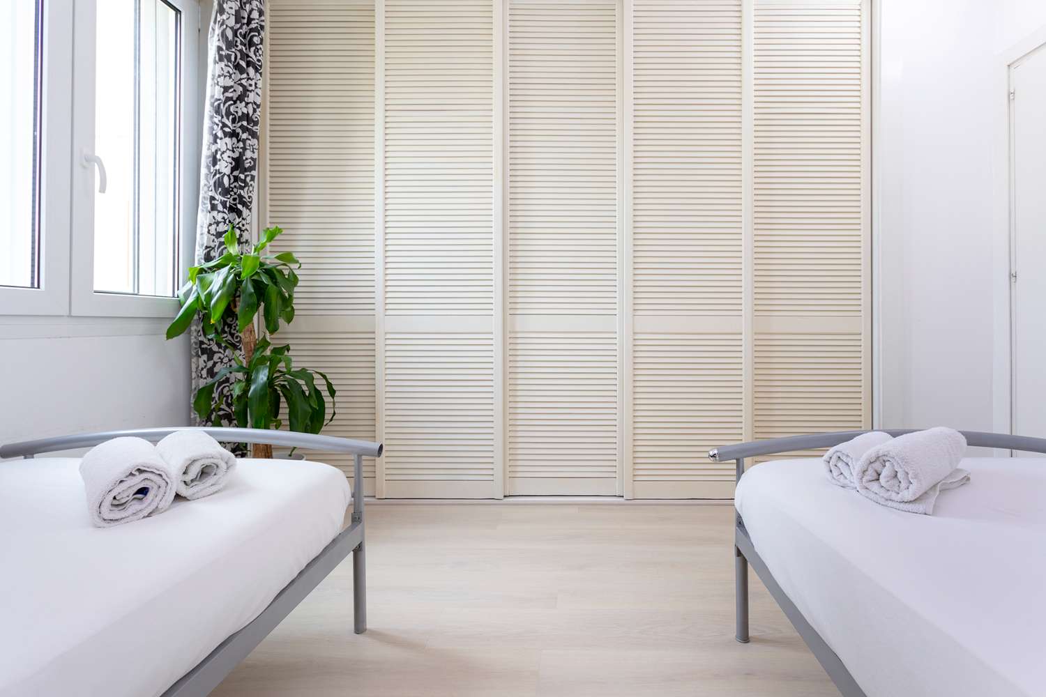 SE ALQUILA  01/09/2026 - 31/05/2027 MAGNIFICO APARTAMENTO 2 DORMITORIOS CON VISTA AL MAR EN PLAYAMAR