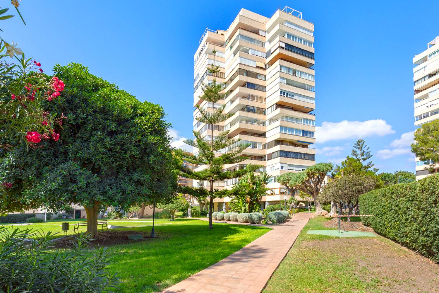 SE ALQUILA  01/09/2026 - 31/05/2027 MAGNIFICO APARTAMENTO 2 DORMITORIOS CON VISTA AL MAR EN PLAYAMAR