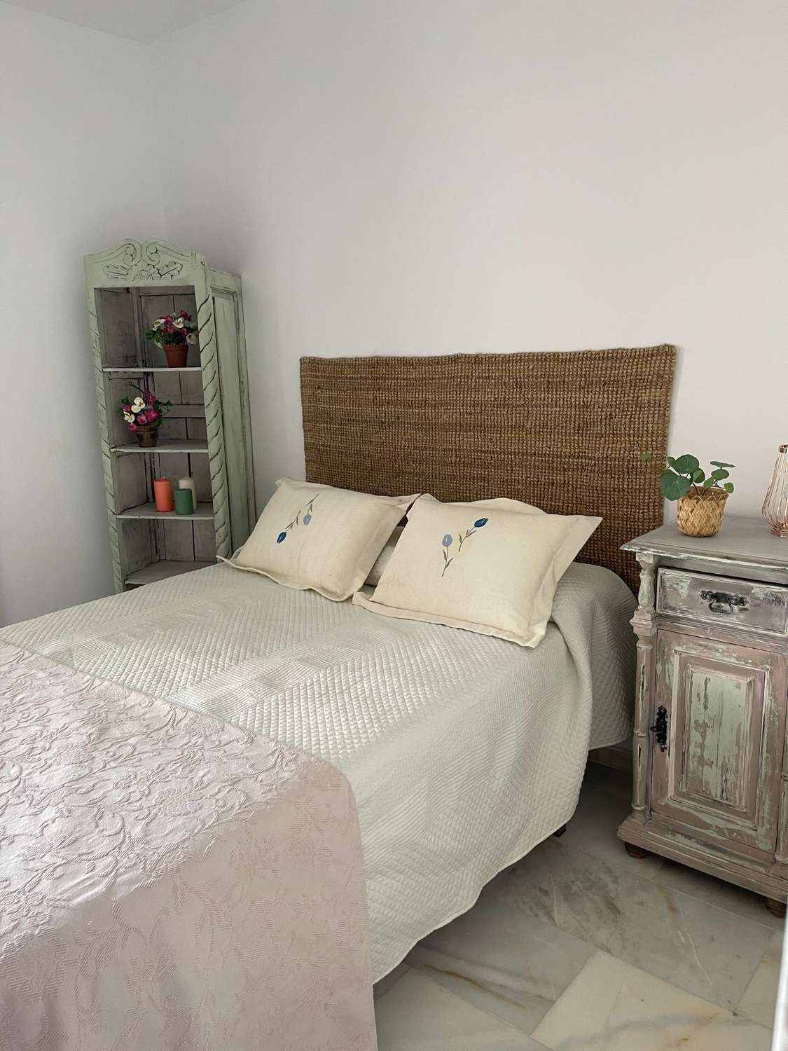 SE ALQUILA  DE 01/01/27 AL 01/01/2028 PRECIOSO APARTAMENTO EN 2º LÍNEA DE PLAYA.