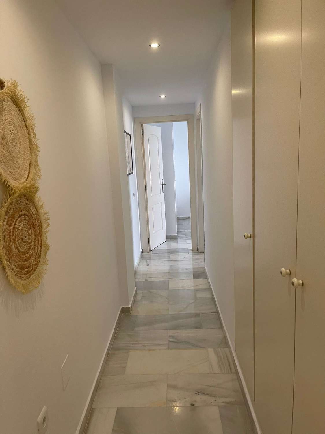 SE ALQUILA  DE 01/01/27 AL 01/01/2028 PRECIOSO APARTAMENTO EN 2º LÍNEA DE PLAYA.