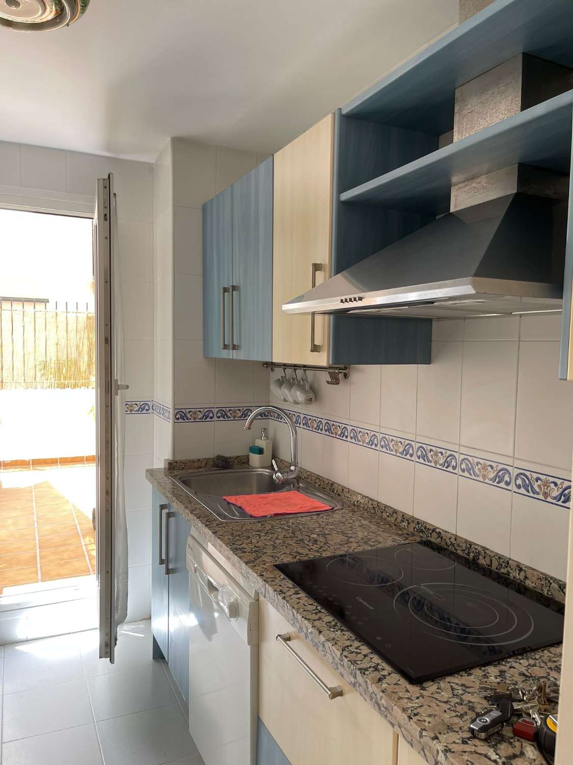 SE ALQUILA  DE 01/01/27 AL 01/01/2028 PRECIOSO APARTAMENTO EN 2º LÍNEA DE PLAYA.