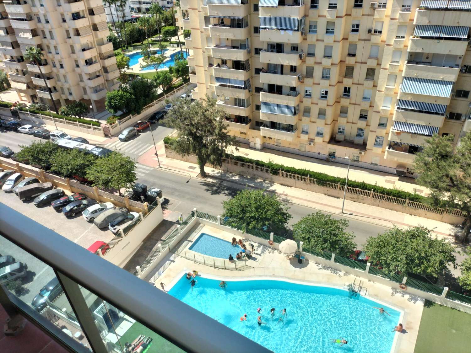 Se alquila desde  1.4.26 - 30/06/2026  y  magnifico apartamento con increíbles vistas al mar en Benalmadena a 100 metros de la playa