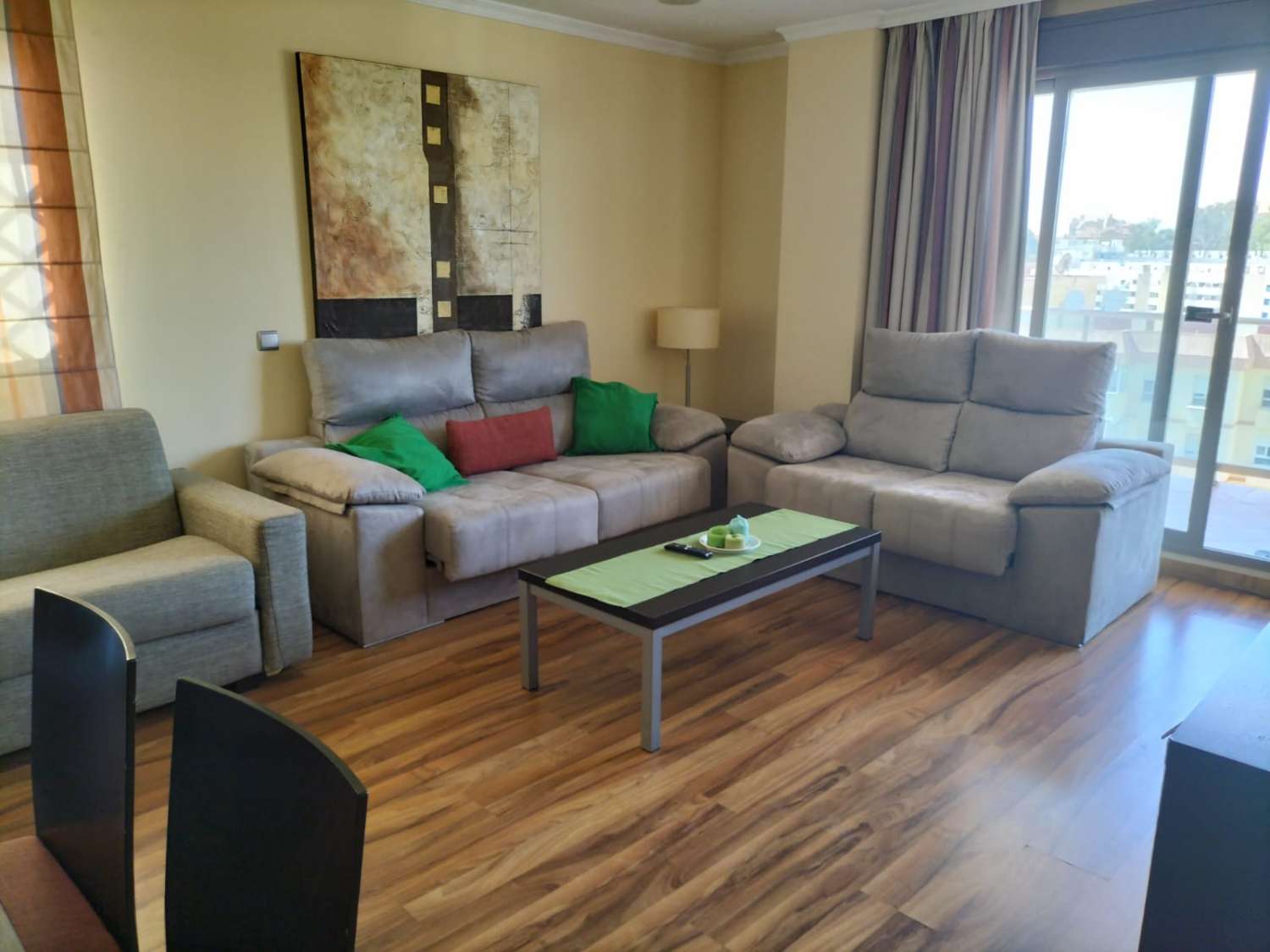 Se alquila desde  1.4.26 - 30/06/2026  y  magnifico apartamento con increíbles vistas al mar en Benalmadena a 100 metros de la playa