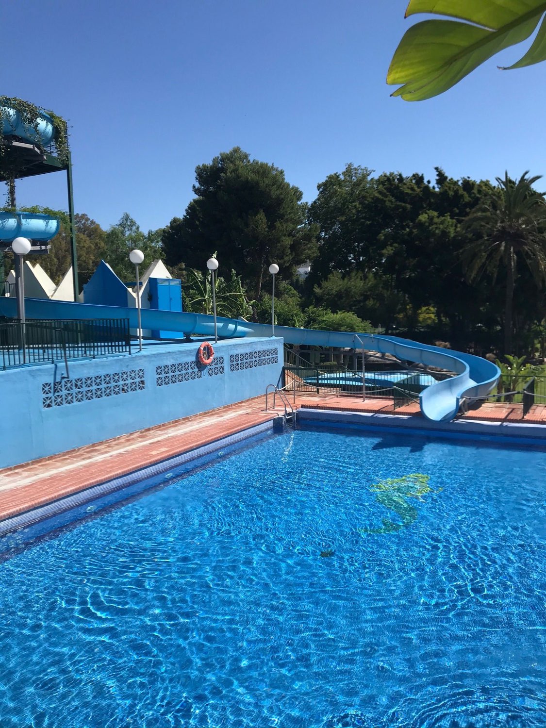 SE ALQUILA DESDE  1.9.26- 31.5.27.bonito estudio  con vistas al mar en 1ª línea de playa en Benalmadena