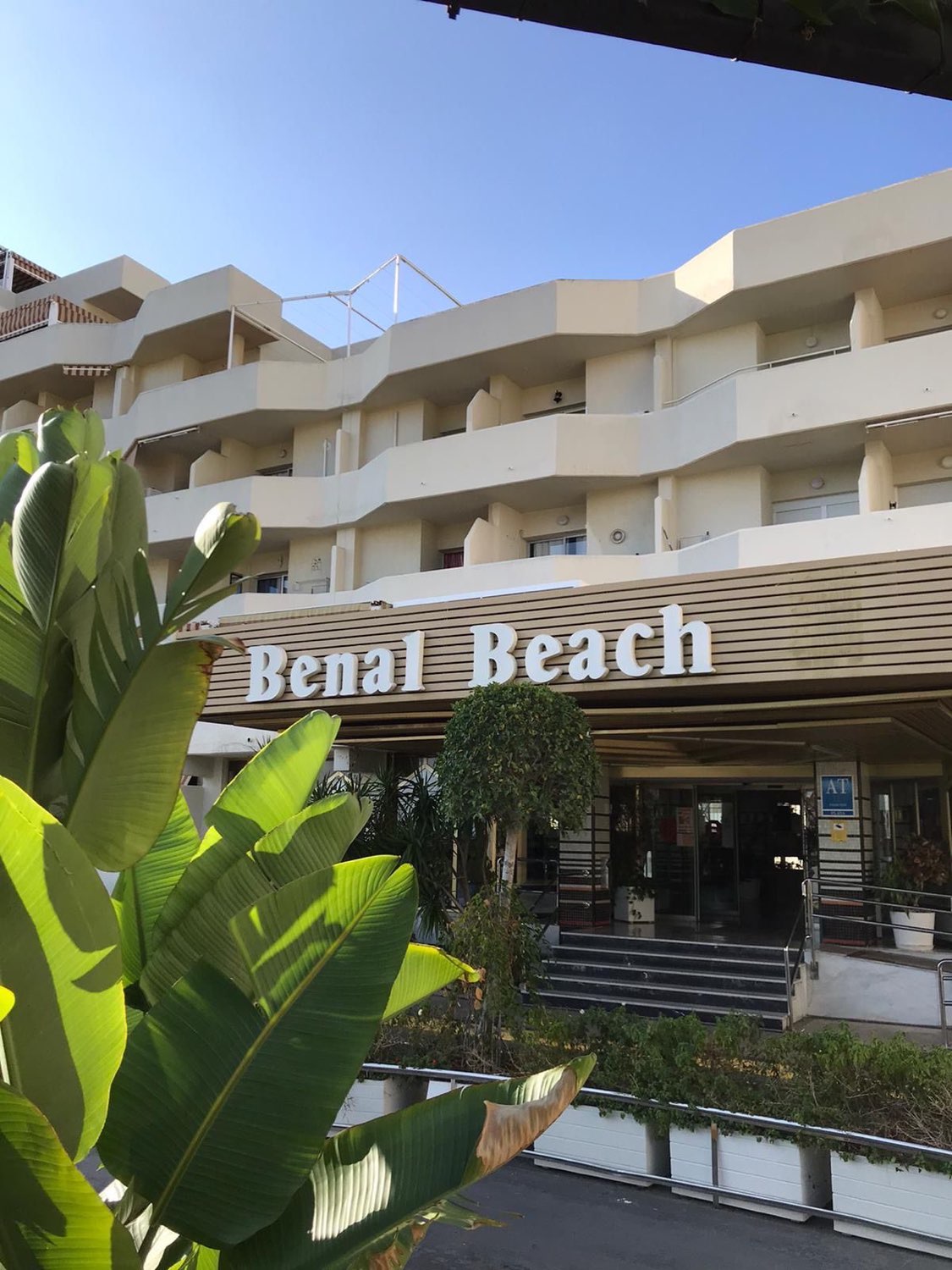 SE ALQUILA DESDE  1.9.26- 31.5.27.bonito estudio  con vistas al mar en 1ª línea de playa en Benalmadena