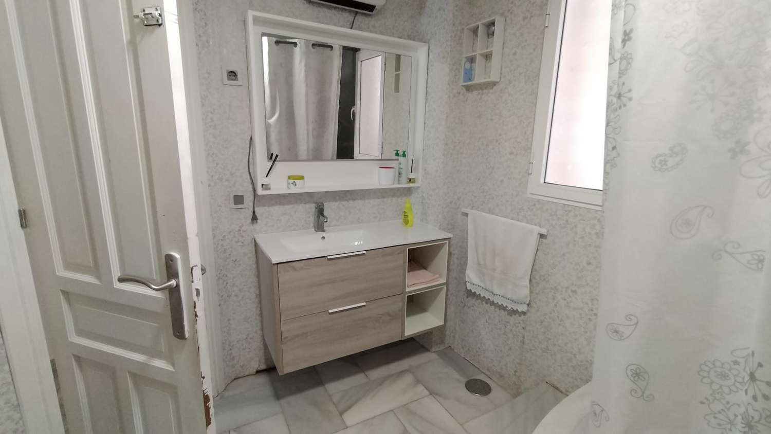 SE ALQUILA DESDE AHORA HASTA 30/6/26  PRECIOSO CHALET ADOSADO EN BENALMÁDENA, TORREQUEBRADA.