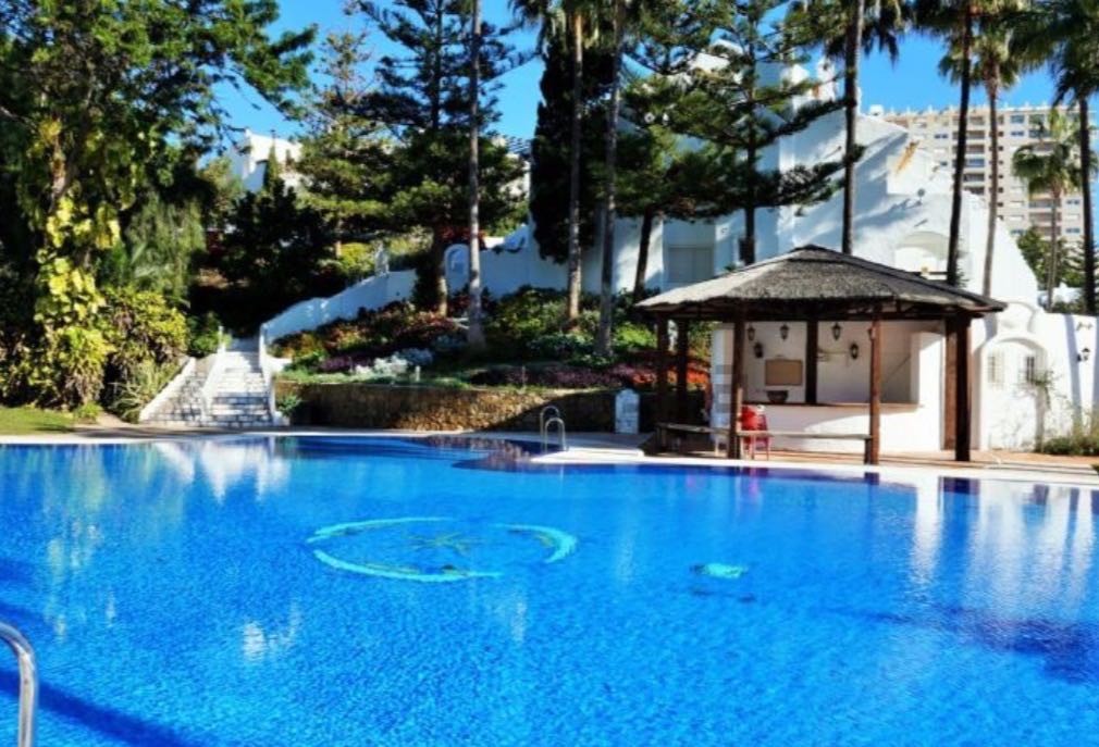 SE ALQUILA DESDE AHORA HASTA 30/6/26  PRECIOSO CHALET ADOSADO EN BENALMÁDENA, TORREQUEBRADA.
