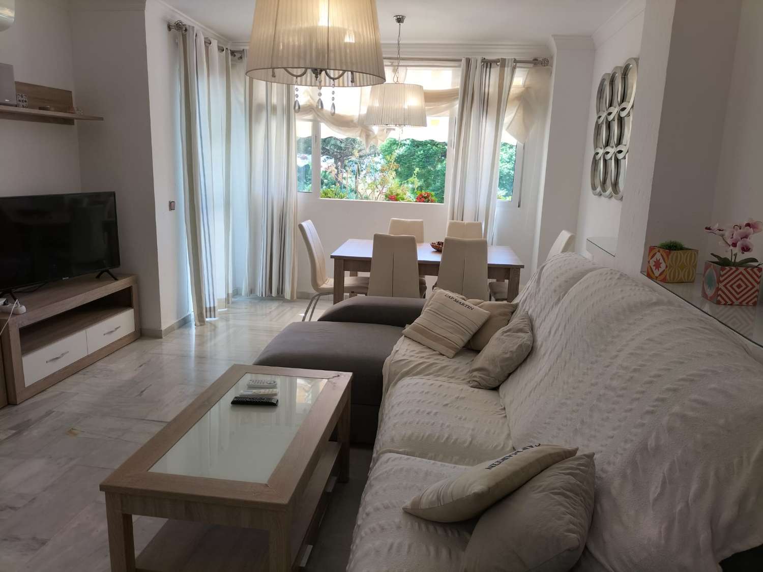 SE ALQUILA DESDE AHORA HASTA 30/6/26  PRECIOSO CHALET ADOSADO EN BENALMÁDENA, TORREQUEBRADA.