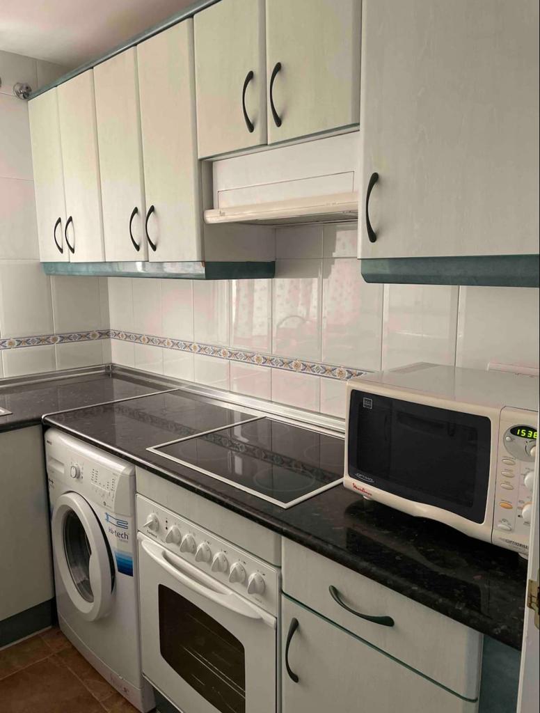 Se alquila   desde 1.9.26-30.6.27precioso apartamento en la zona de San Pedro de Alcántara, Marbella.