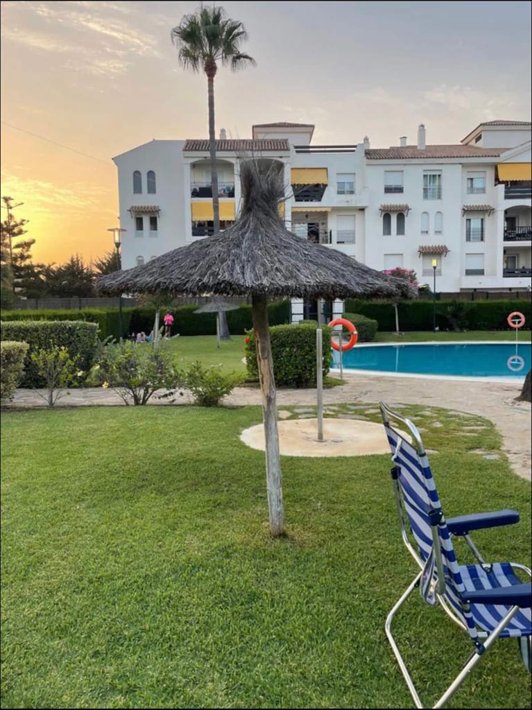 Se alquila   desde 1.9.26-30.6.27precioso apartamento en la zona de San Pedro de Alcántara, Marbella.
