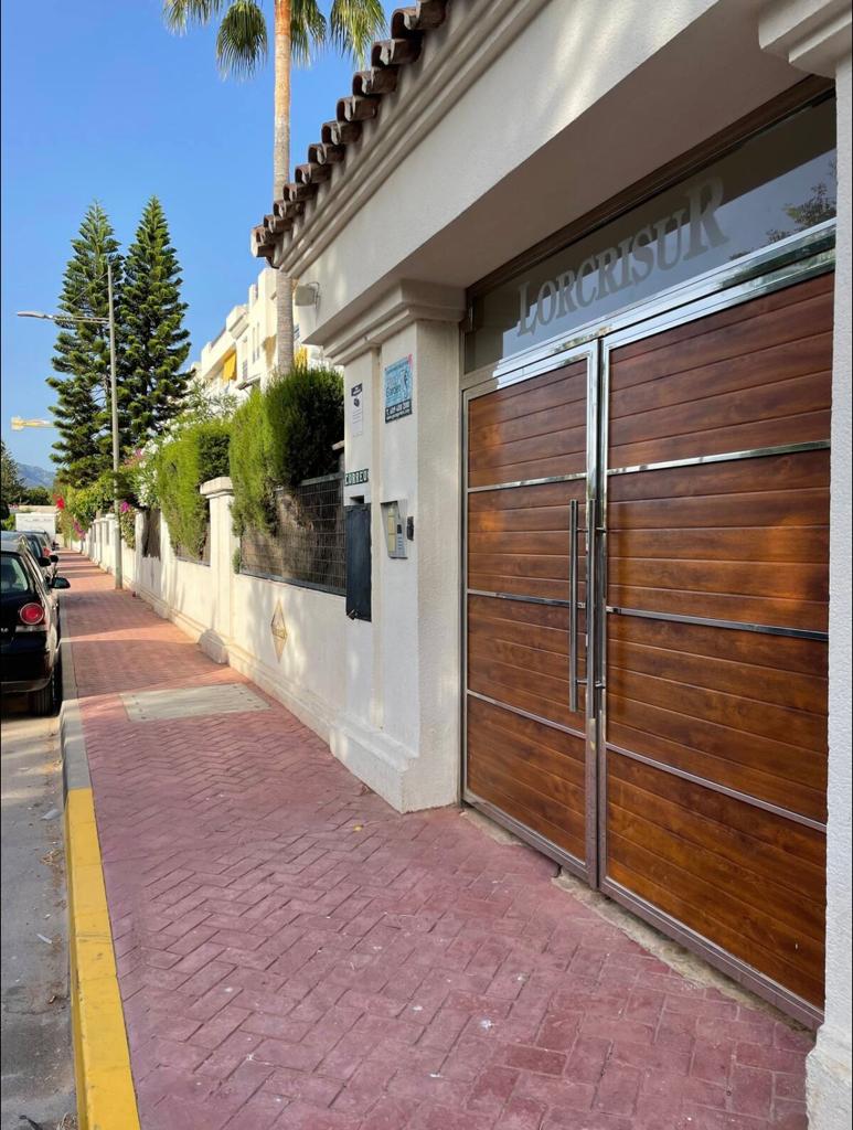 Se alquila   desde 1.9.26-30.6.27precioso apartamento en la zona de San Pedro de Alcántara, Marbella.