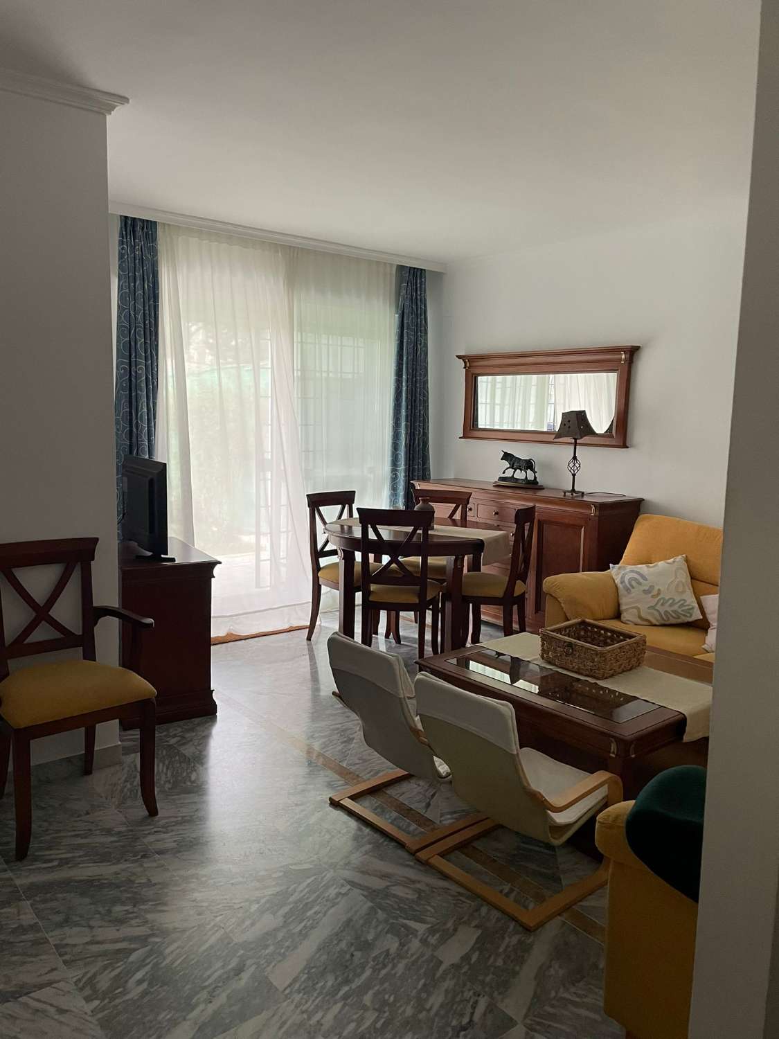 Se alquila   desde 1.9.26-30.6.27precioso apartamento en la zona de San Pedro de Alcántara, Marbella.
