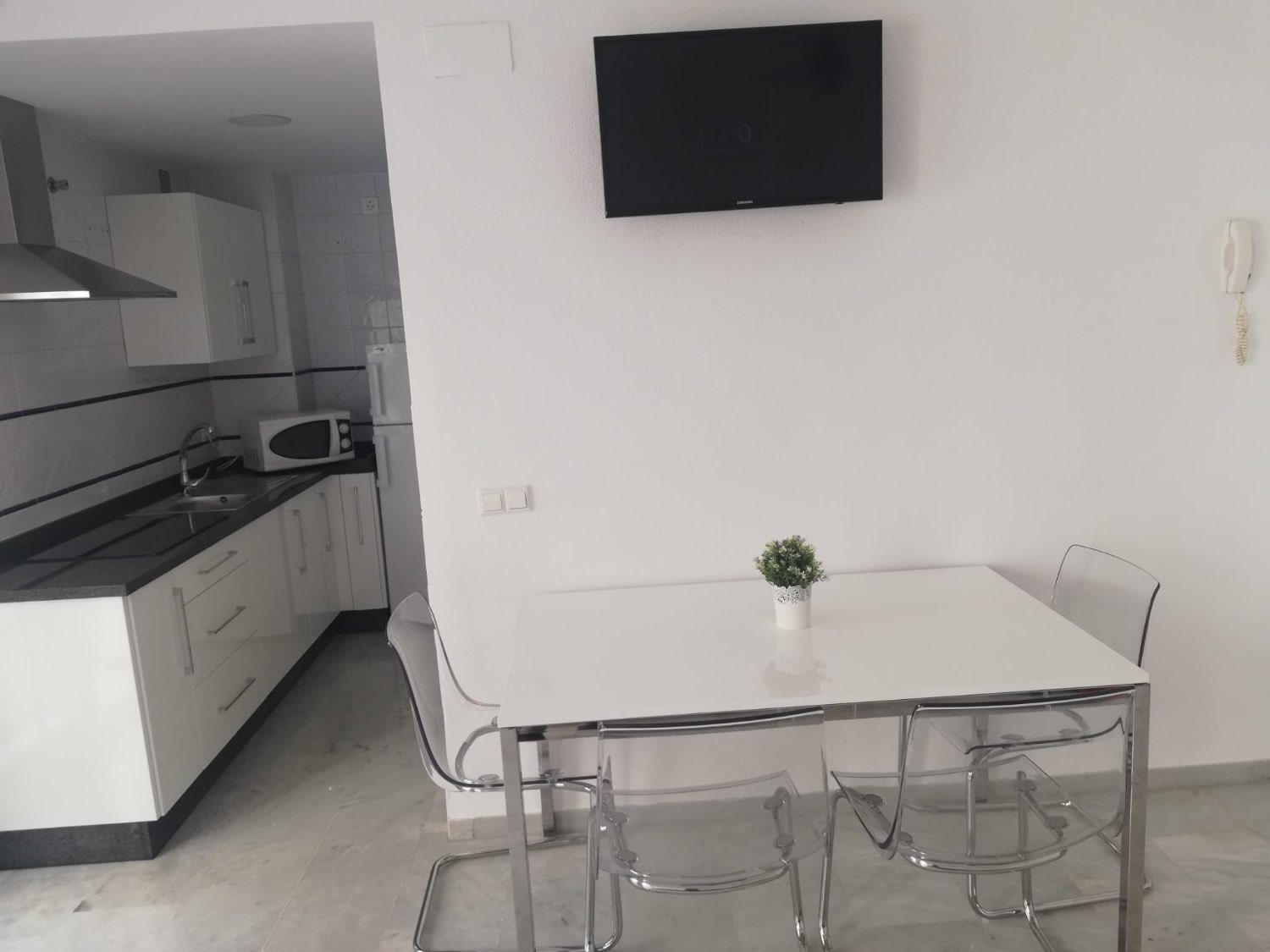 Se alquila de  15/09/2026-30/06/2027 bonito estudio a 50 metros de la playa en Fuengirola