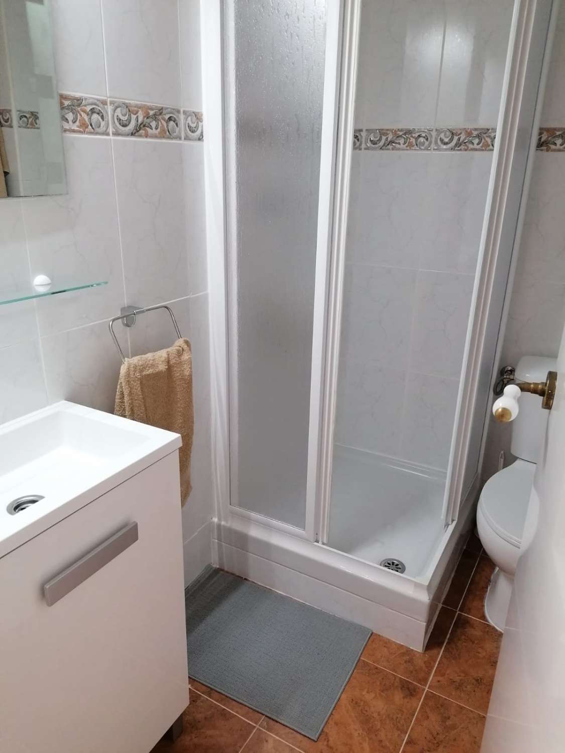 Til leje HALV SÆSON fra 1.9.26-30/06/27 studie med hav- og bjergudsigt i Benalmadena