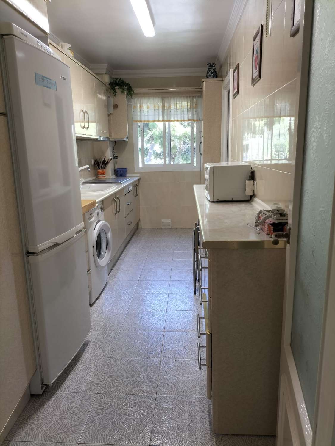 Se alquila MEDIA TEMPORADA desde 01/09/2026 - 30/06/2027 apartamento de 3 dormitorios en primera línea de playa