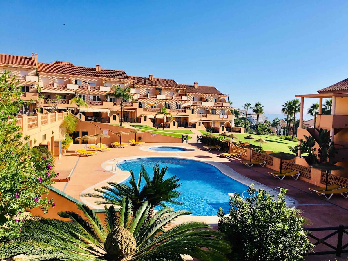 SE ALQUILA DESDE el 01/11/2026 al 31/05/2027 PRECIOSO ATICO EN MIJAS COSTA CON VISTAS ESPECTACULARES.